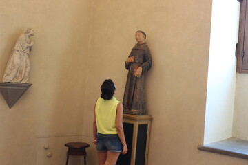 young women looking at a statue