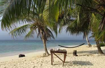 Obraz na płótnie Canvas hamaca en paraíso playa tropical en San Blas
