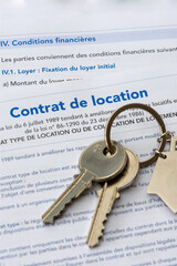 Immobilier : contrat français de location de logement (bail de location vide). Gros plan avec...