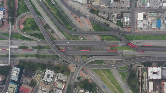 Autopista norte Bogot&aacute; covid 19 sin gente drone