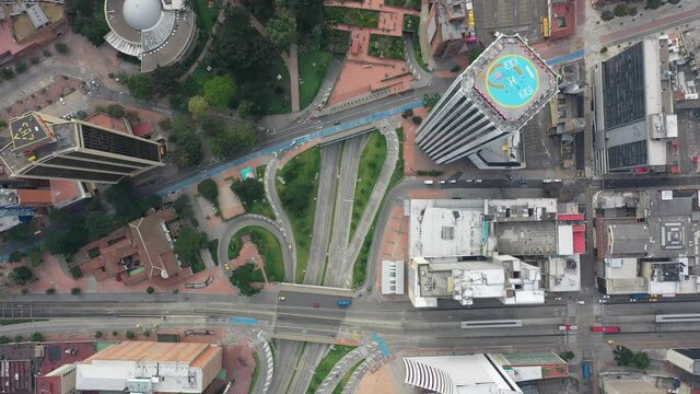Carrera 7 con calle 26 Bogot&aacute; covid 19 sin gente drone