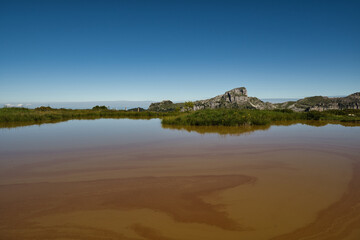 Schöne Aussicht von der Spitze der schweizer Berge