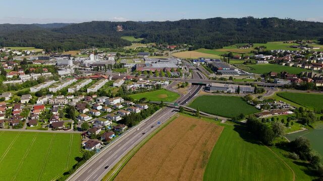 Anflug Urtenen-Sch&ouml;nb&uuml;hl bei Bern, Schweiz