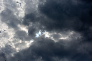 Obraz premium thunderstorm clouds in the sky in the evening