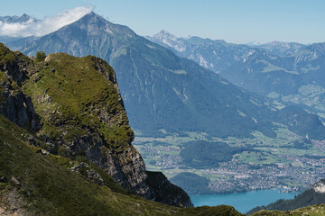 Schöne Aussicht von der Spitze der schweizer Berge