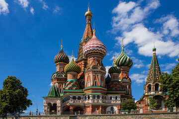 Fototapeta na wymiar St. Basil's Cathedral on red square on a bright summer Sunny day close-up in Moscow Russia