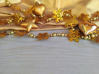 Fototapeta premium Gold-plated Christmas toys and tinsel