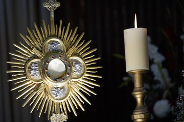 hjs, hostia, custodia, custodia dorada de sol, ángeles de plata, iglesia, católico, altar,...