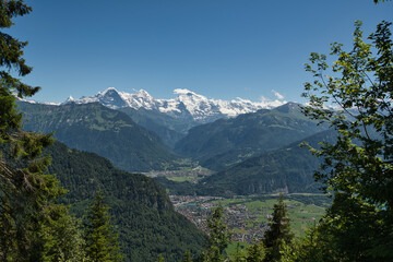 Schöne Aussicht von der Spitze der schweizer Berge