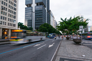 Naklejka premium Traffic in Presidente Vargas avenue in Rio de Janeiro city downtown