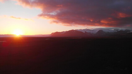 Fototapeta na wymiar sunset with the mountains 