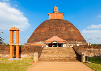 Fototapeta na wymiar Jethawanaramaya Stupa in Anuradhapura