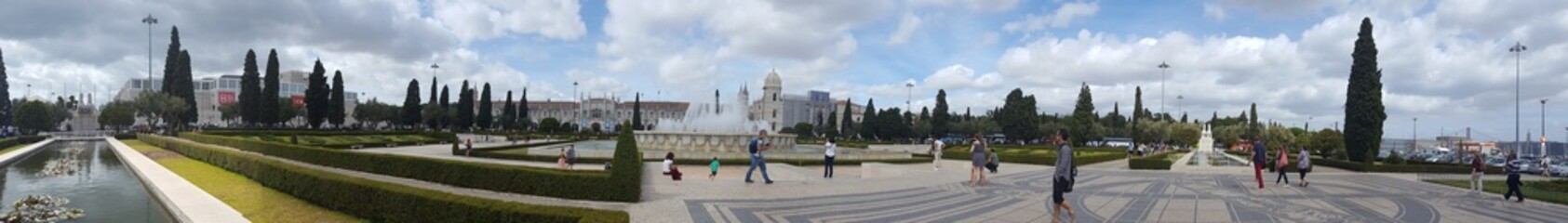 Fototapeta na wymiar Historical monuments of the beautiful city of Lisbon, Portugal.