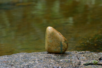 
Real jade
Natural lump
Jade that is in the water