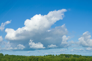 Obraz na płótnie Canvas Beautiful big white cloud in the blue sky