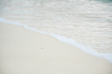 Fototapeta na wymiar Sea wave bubble On the white sand beach