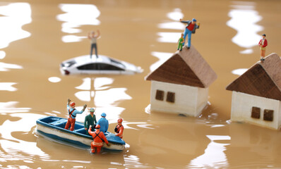 水害と救助を求める人々のジオラマ