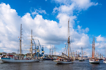Fototapeta na wymiar Segelschiffe auf der Hanse Sail in Rostock