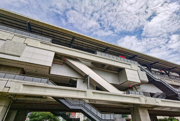 Obraz premium Architecture construction of elevator, escalator stairs and sky walk way, walk bridge between sky train station and department store mall