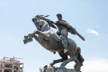 Obraz premium Statue of David of Sassoun in Yerevan Railway Station. a famous tourist spot in Yerevan, Armenia.