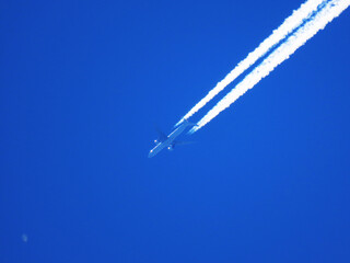 Conspiracy theory - Chemtrails in our skies and controlled dusting of people - Canton of St....