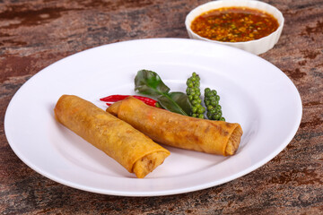 Deep fried spring roll with prawn