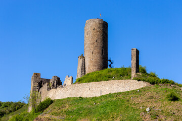 Fototapeta na wymiar View at the ruin castle Monreal or Philippsburg in Monreal, Eifel