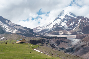 Fototapeta na wymiar Mountain hut at Mount Kazbek (5047m). a famous landscape in Kazbegi, Mtskheta-Mtianeti, Georgia.