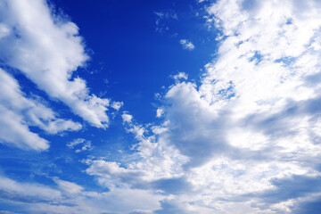 Fototapeta premium Beautiful blue sky with sunshine and white cloud as background, 白い雲と透き通る青空に日差し