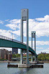 Fototapeta premium Ward's Island Bridge over the East River in New York City Connecting Randalls and Wards Islands to Manhattan