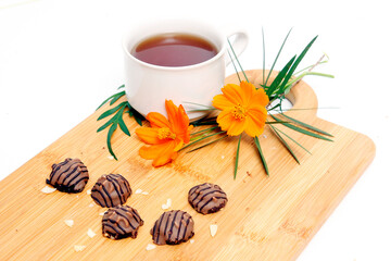 Naklejka na ściany i meble chocolate cookies and a cup of tea