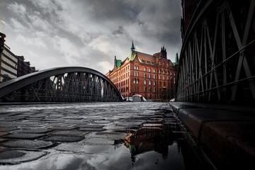 Speicherstadt in Hamburg bewölkt