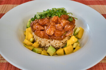 Brown rice salad with tuna, mango, avocado and seaweed