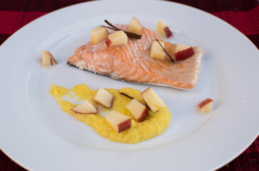 baked salmon with sauce and apple