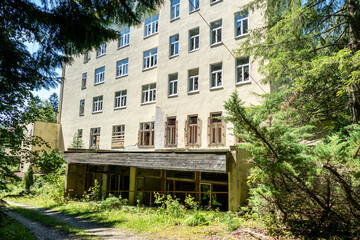 Fototapeta premium a lost hospital from outside