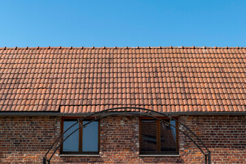 maison d'été au ciel bleu