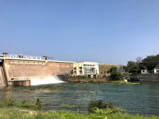 Naklejka premium dam on the river 