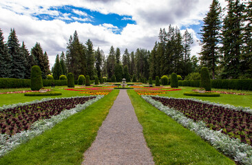 Duncan garden at Manito Park with fountain on cloudy day