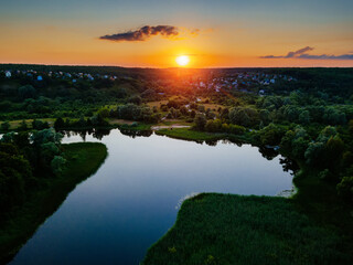 Obraz premium Sunset above the river in natural rural landscape