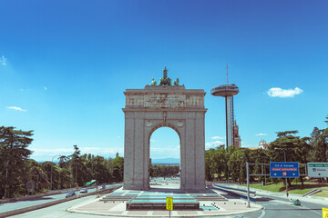 Fototapeta na wymiar Victory Arch in Madrid