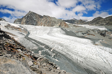 Close-up of the Hohlaubgletscher above Saas-Almagell.