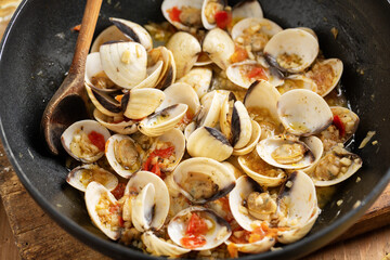 Freshmade clams alle vongole on pan