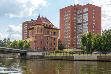 Fototapeta premium Kaliningrad-Russia-June 25, 2020: Modern houses in Kaliningrad.