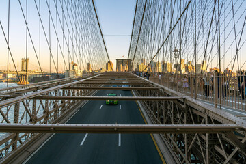 Fototapeta premium Nowy Jork, Nowy Jork, USA - 21 września 2019 r. Most Brookliński w Nowym Jorku. Zamknij w górę Brownstone Brooklyn Bridge.