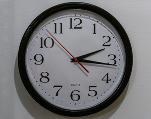 Analog Clock showing the time is 2:16 and 53 seconds