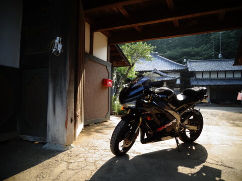 オートバイと日本家屋/Motorcycle with Japanese historical house