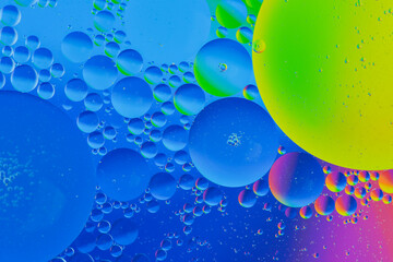 Air bubbles on the water surface
