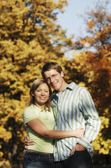 Obraz premium Couple posing in the park