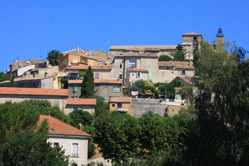Fototapeta na wymiar le village de Valensole en Provence
