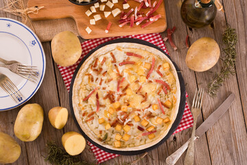 Tart with fried potato, raclette cheese and smoke flavour bacon.
